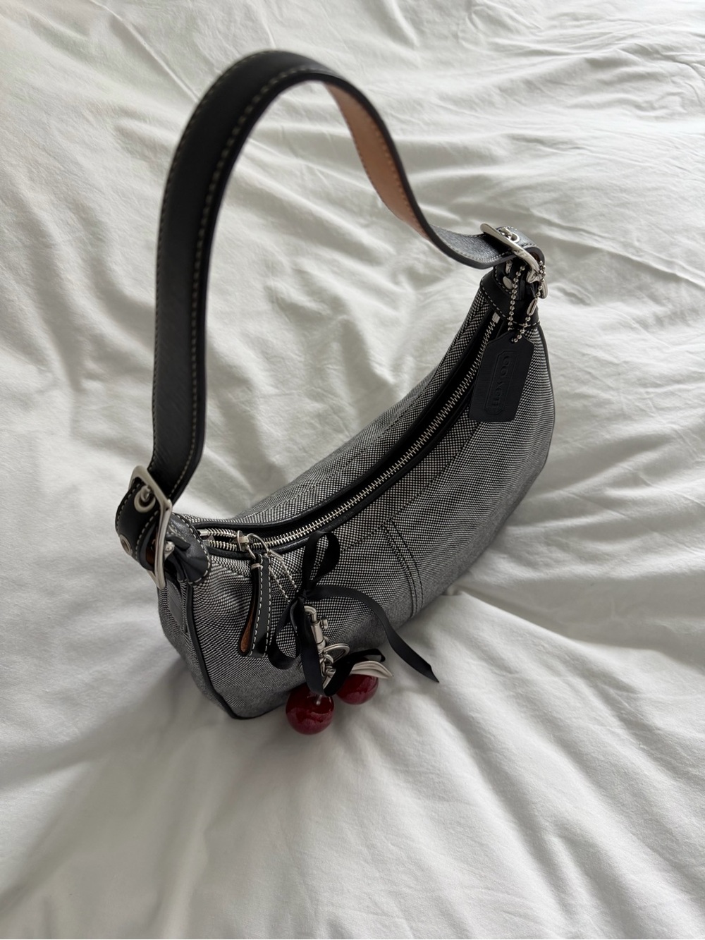 Vintage Coach Hampton Baguette Shoulder Bag - Picture 4 of 11